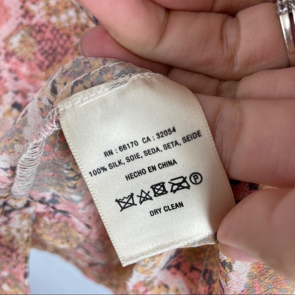 Anthropologie Fynn and Rose Tofino Snakeskin Print 100% Silk Short Sleeve Top XS - Picture 7 of 7